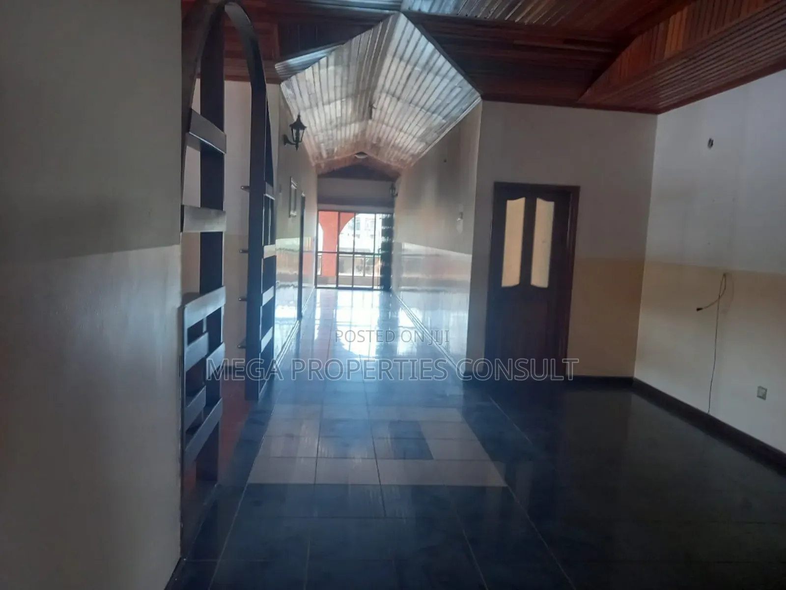 9bdrm House in Lapaz for sale