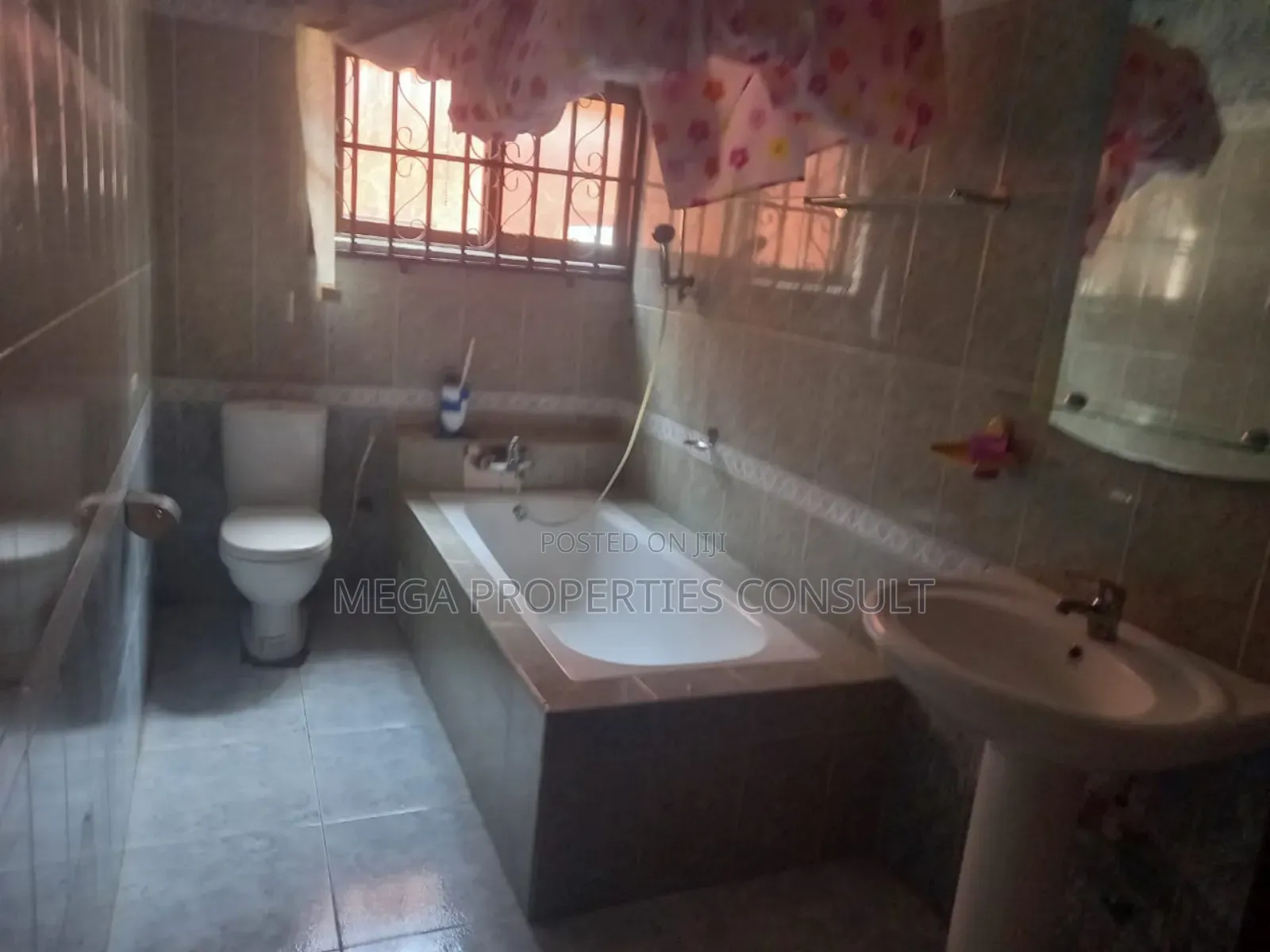 9bdrm House in Lapaz for sale