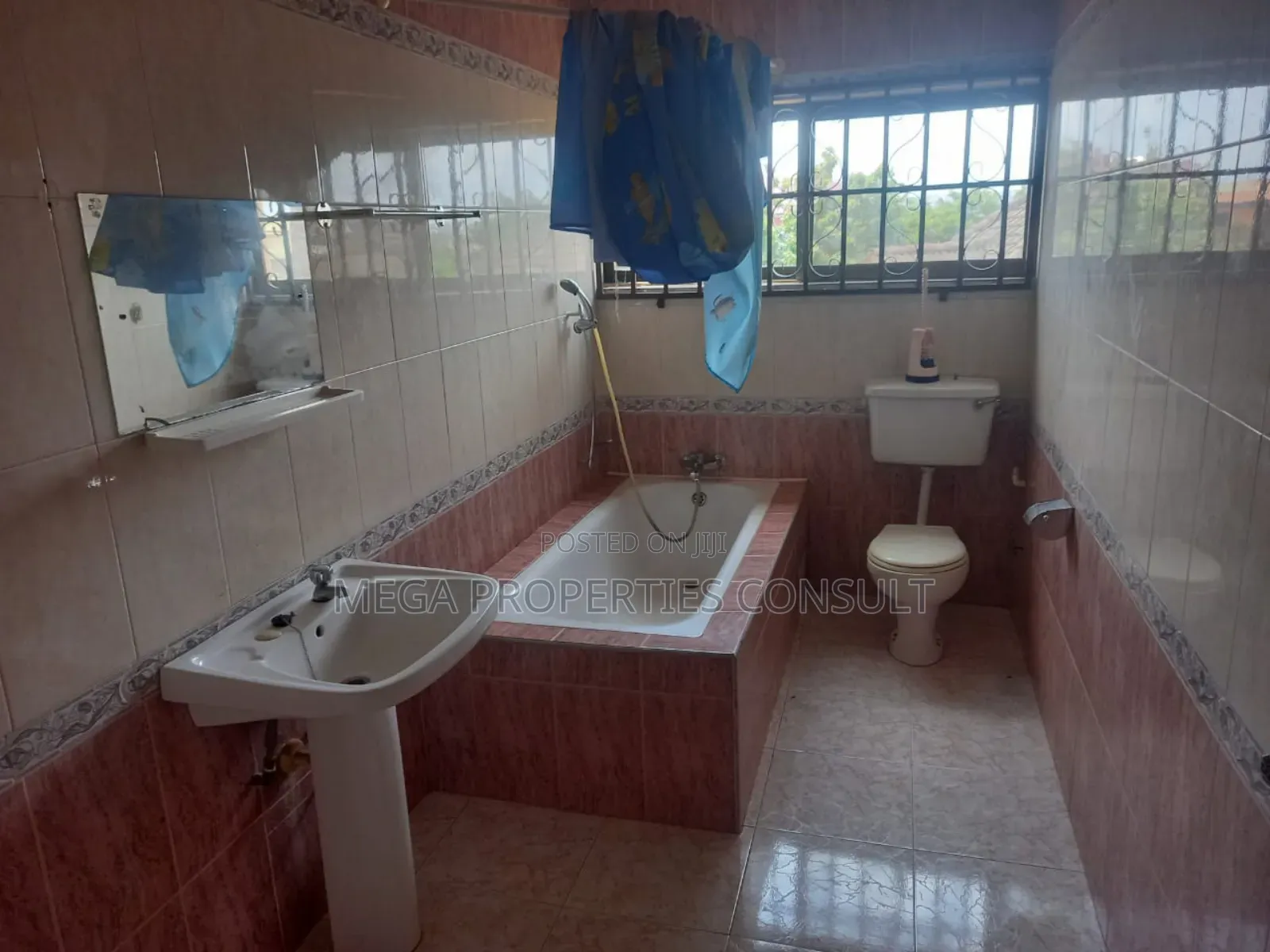9bdrm House in Lapaz for sale