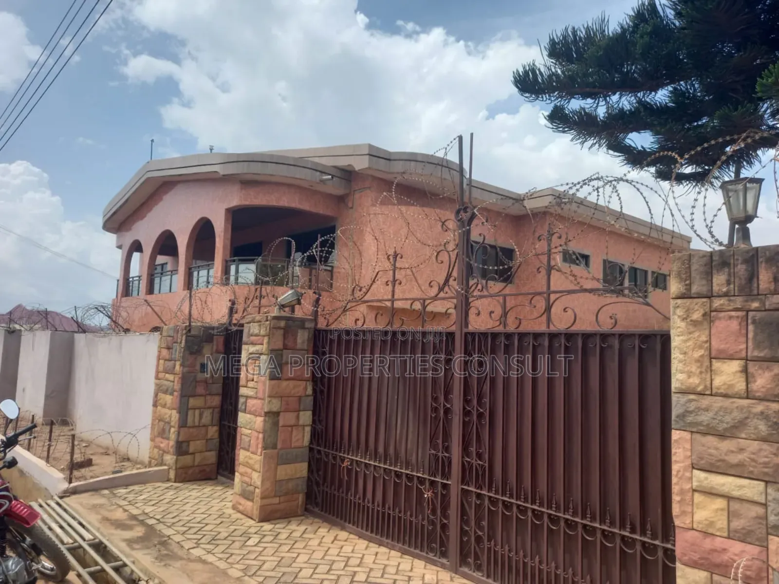 9bdrm House in Lapaz for sale