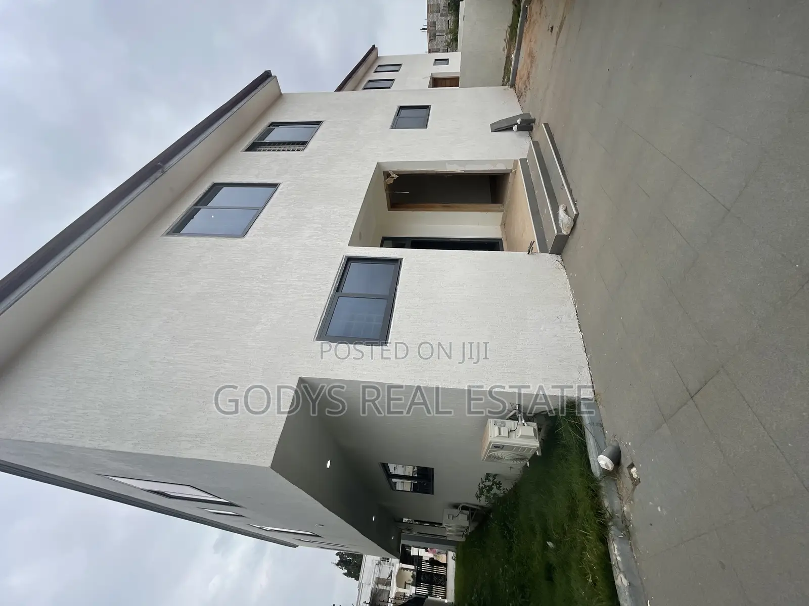 5bdrm Duplex in Westhills, Weija for sale