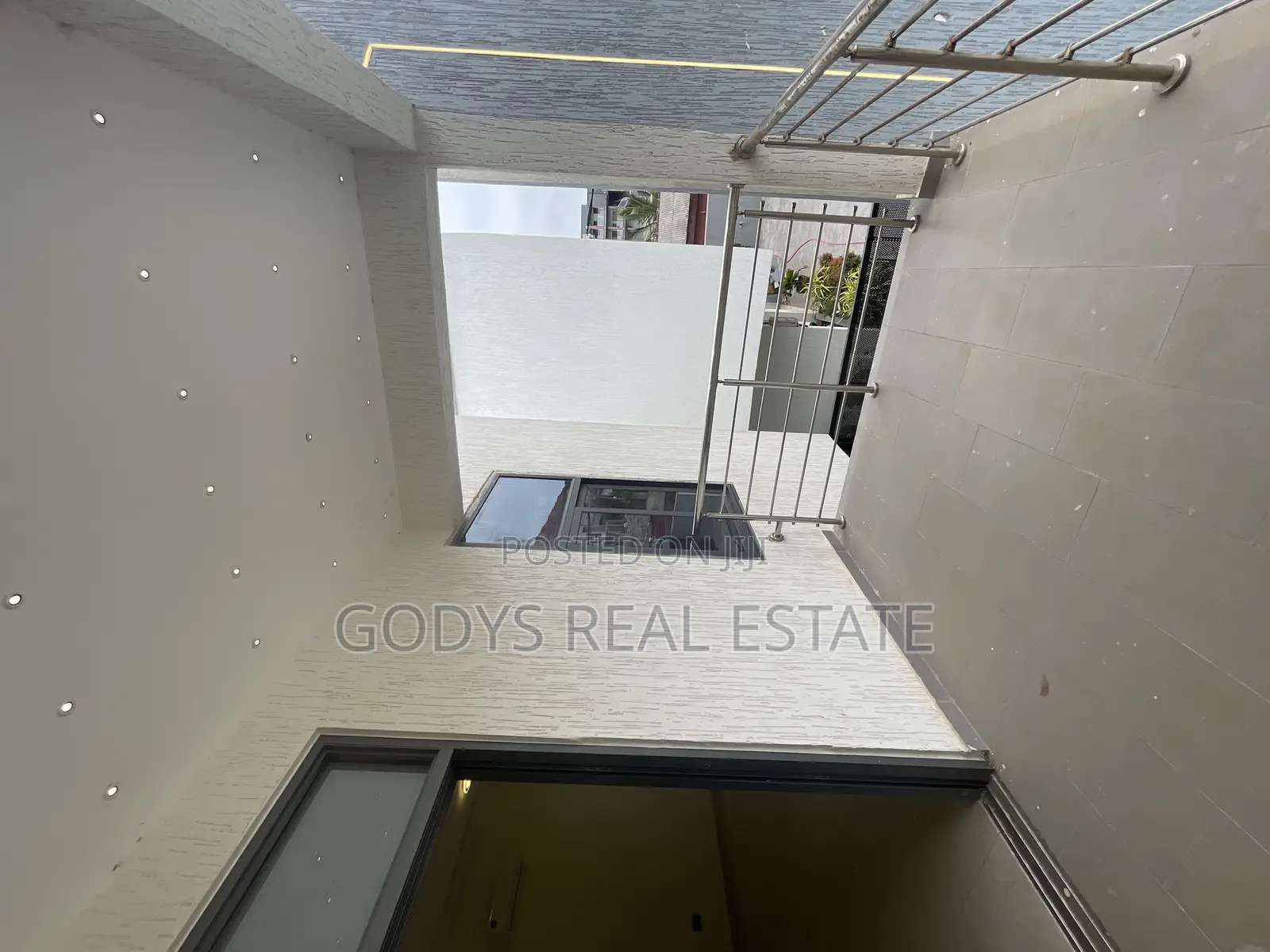 5bdrm Duplex in Westhills, Weija for sale