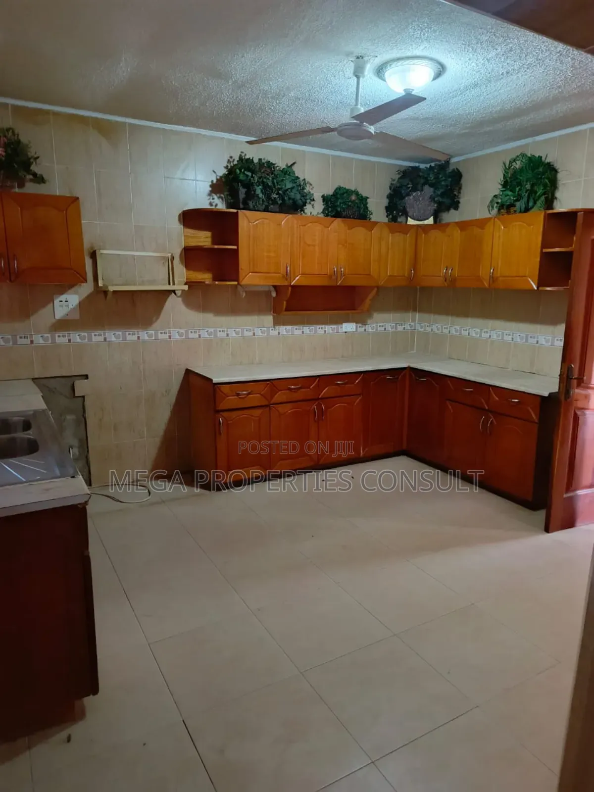 6bdrm House in Ofankor for sale