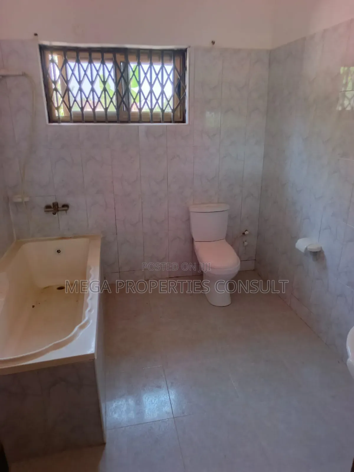 6bdrm House in Ofankor for sale