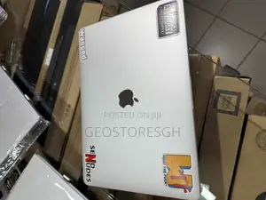New Laptop Apple MacBook Pro 2019 8GB Intel Core i5 SSD 256GB