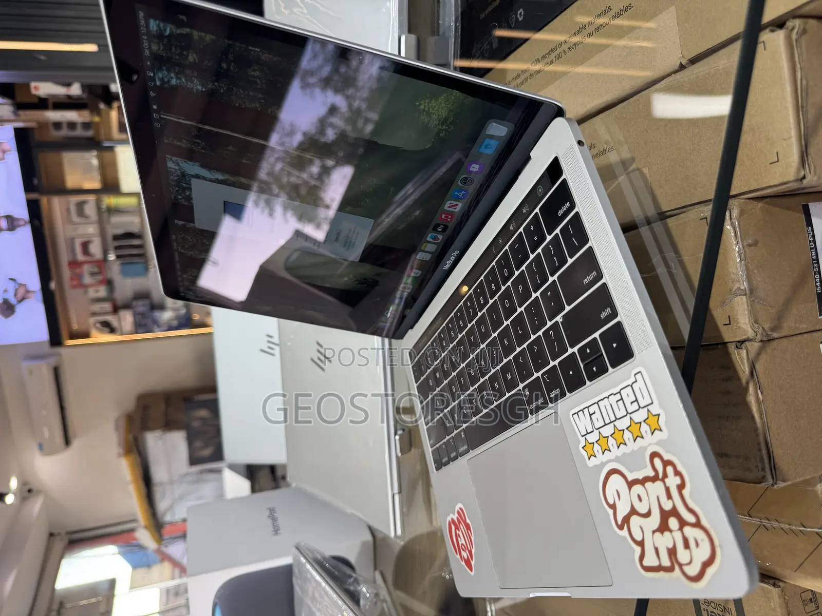 New Laptop Apple MacBook Pro 2019 8GB Intel Core i5 SSD 256GB