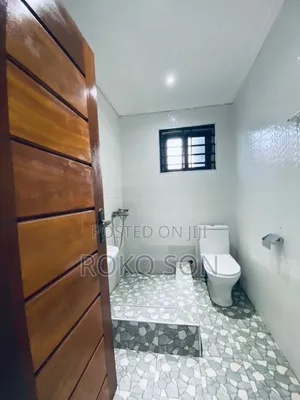 6bdrm House in Dr Roko, Gbawe for sale