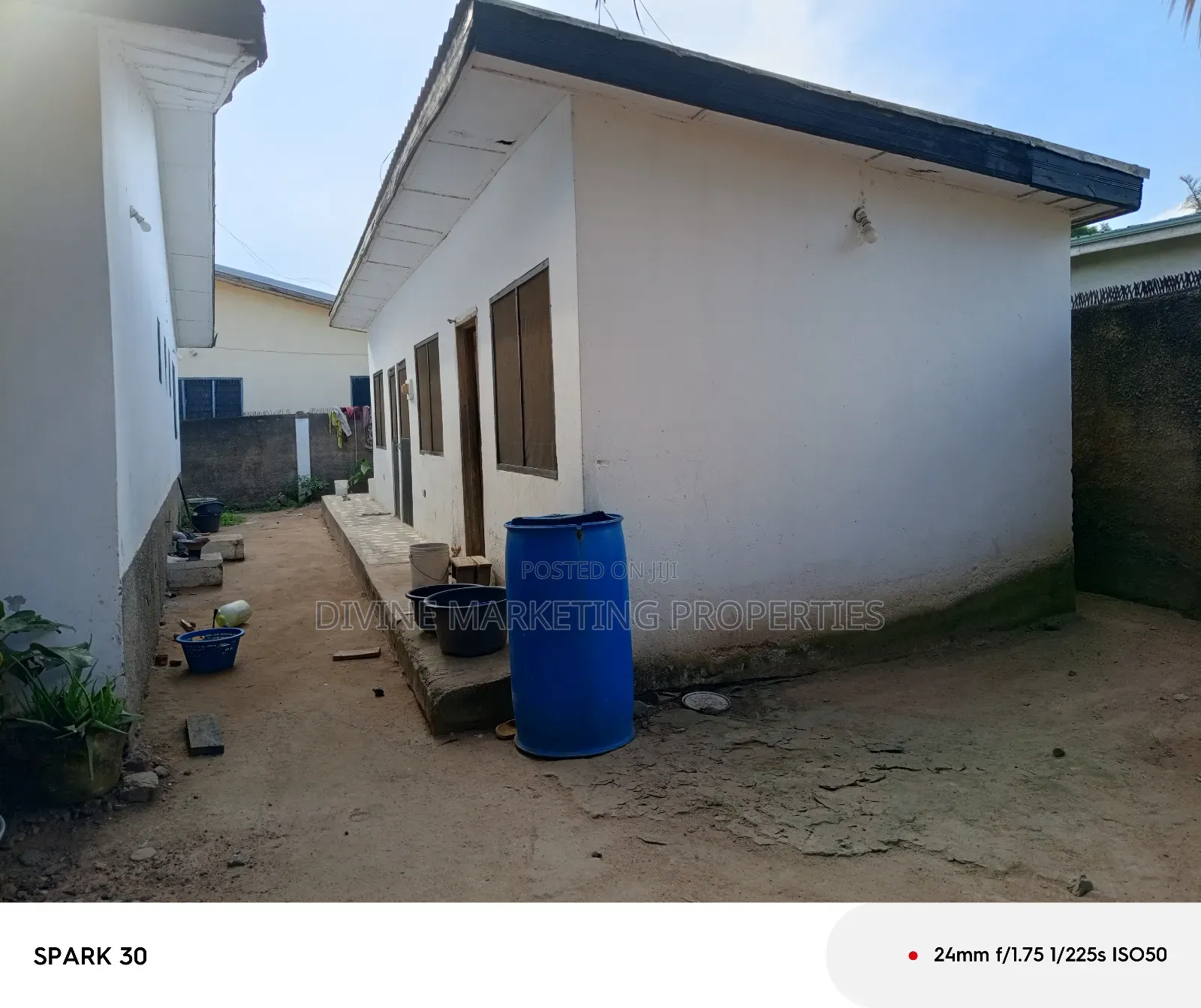 8bdrm House in Ablekuma To Amasaman for sale