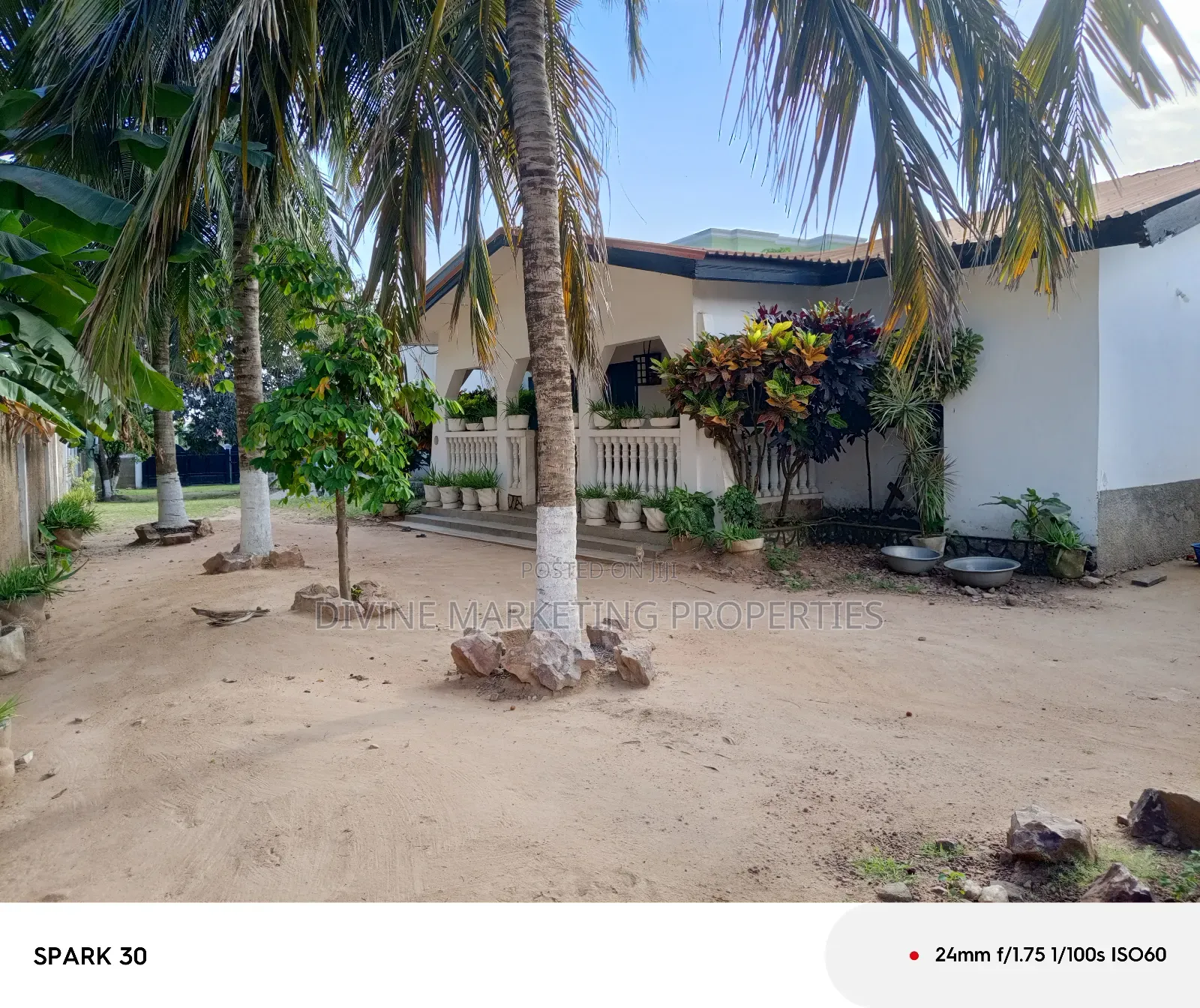 8bdrm House in Ablekuma To Amasaman for sale
