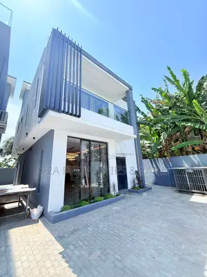 4bdrm Townhouse / Terrace in Dzorwulu for rent
