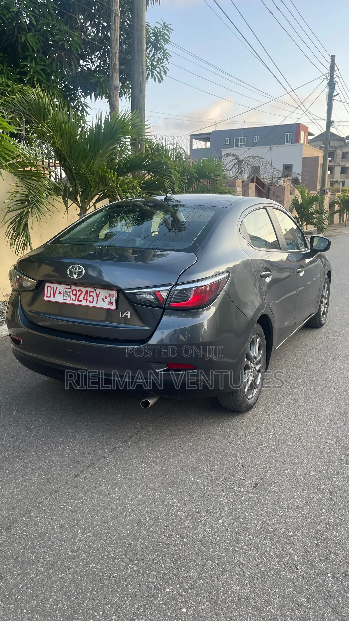 Toyota Yaris iA 1.5 FWD 2019 Gray