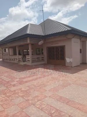 5bdrm House in Kentinkrono, Kumasi Metropolitan for sale