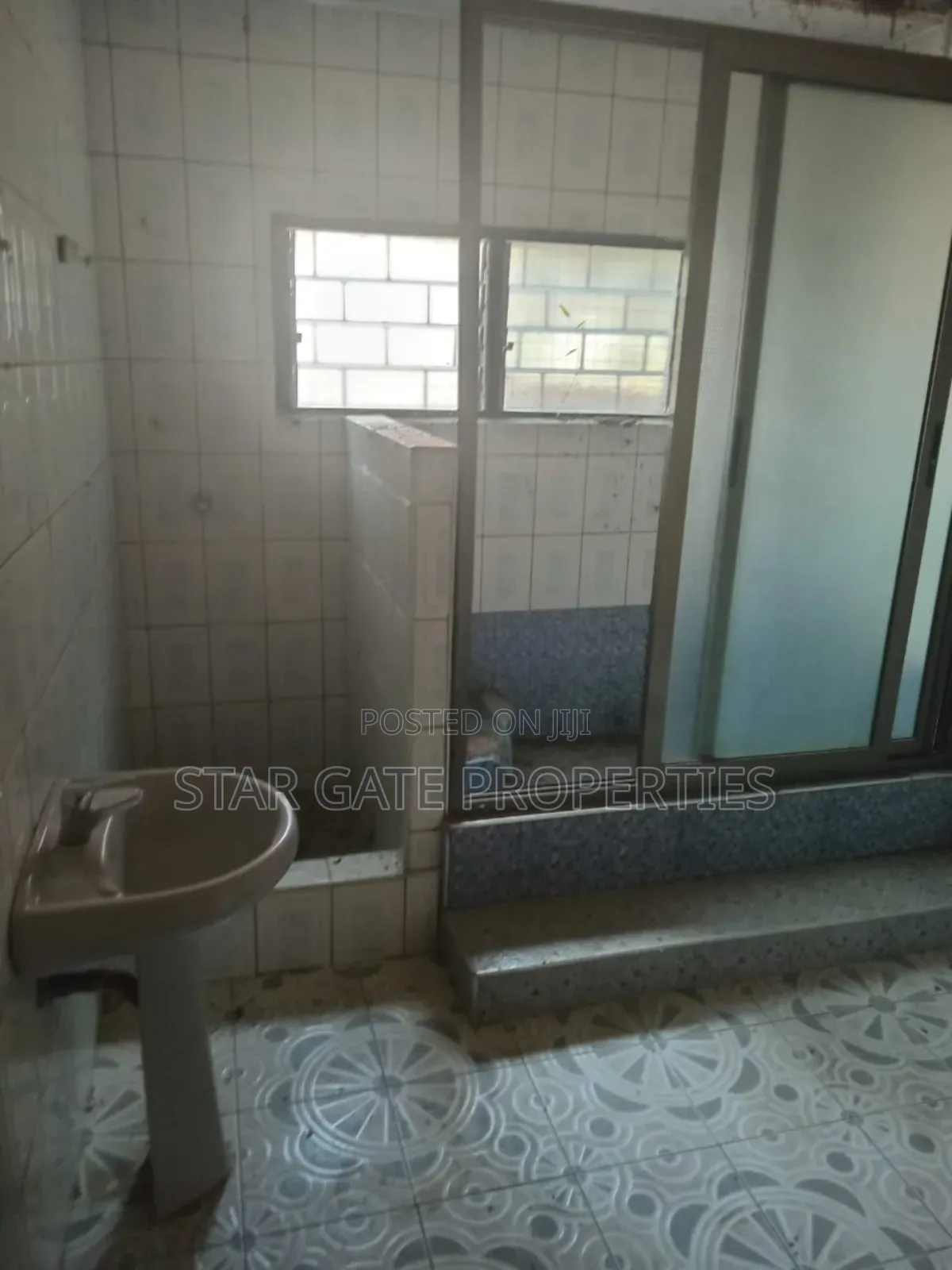 5bdrm House in Kentinkrono, Kumasi Metropolitan for sale