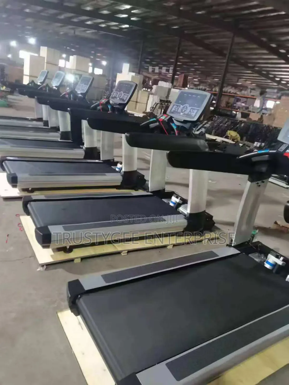 Fully Commercial Treadmill (7hp and 200kg)