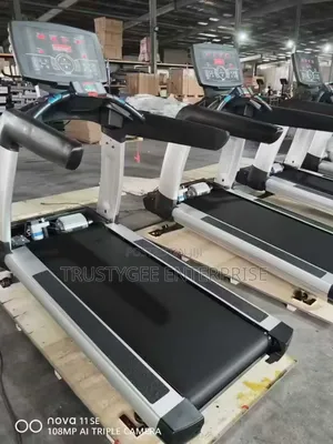 Fully Commercial Treadmill (7hp and 200kg)