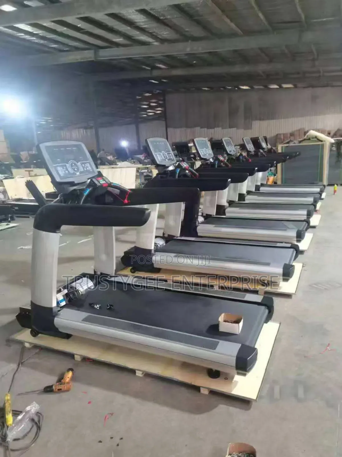 Fully Commercial Treadmill (7hp and 200kg)