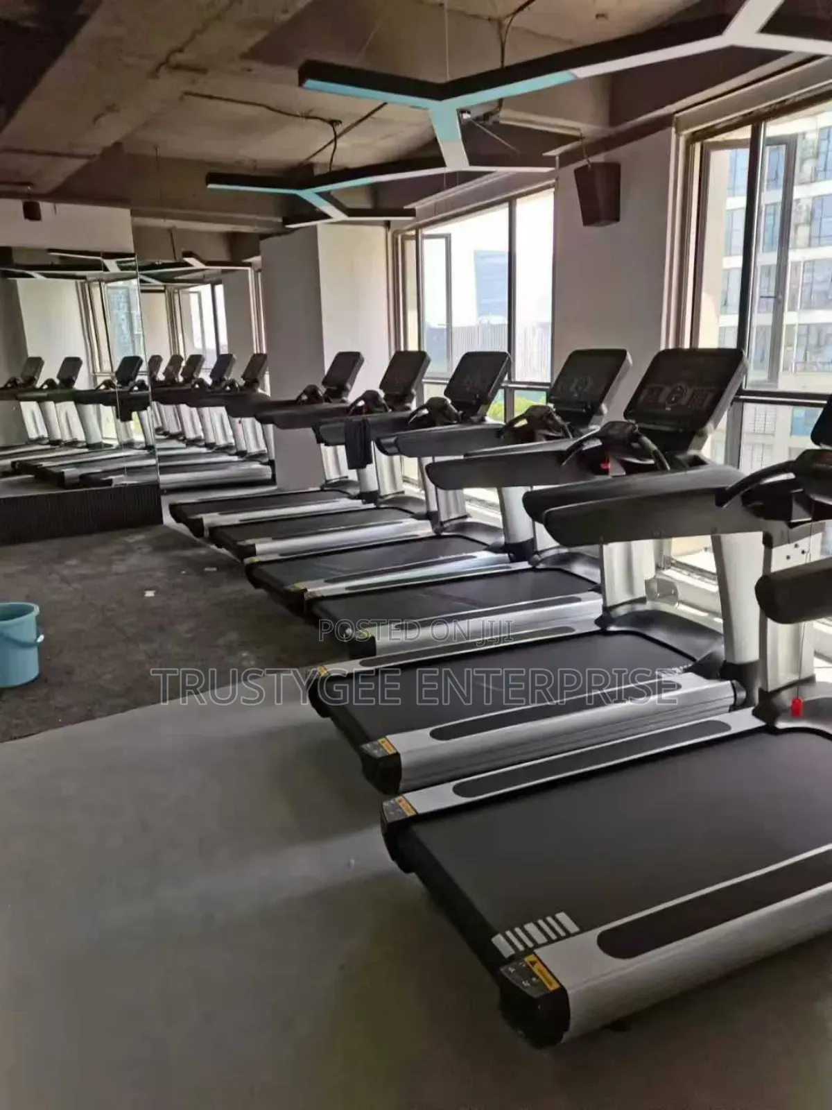 Fully Commercial Treadmill (7hp and 200kg)