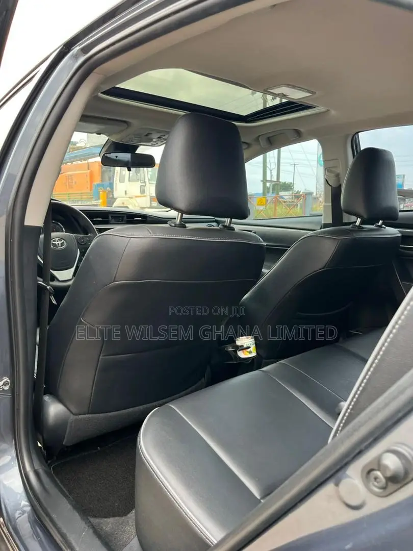 Toyota Corolla SE (1.8L 4cyl 2A) 2018 White