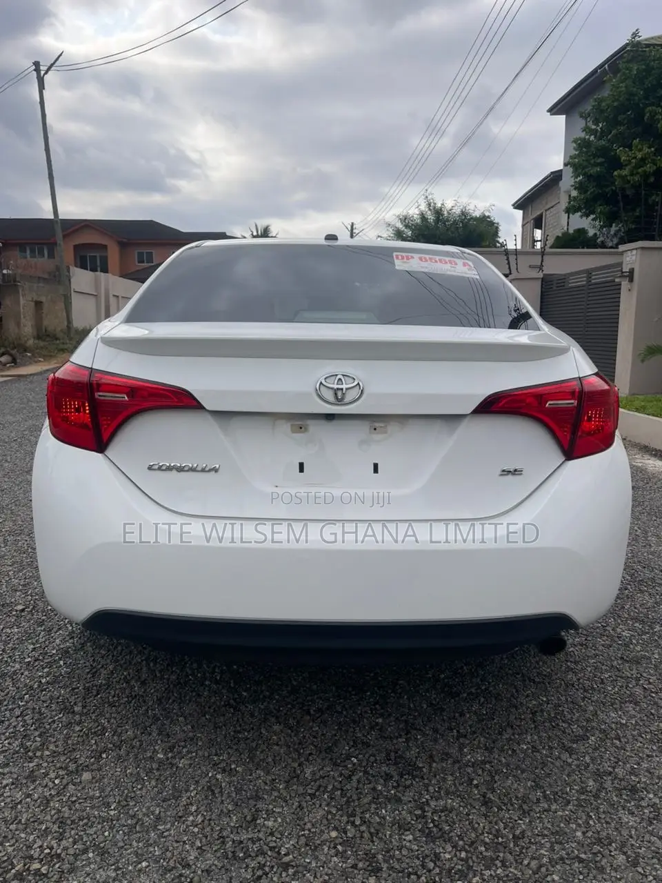 Toyota Corolla SE (1.8L 4cyl 2A) 2018 White