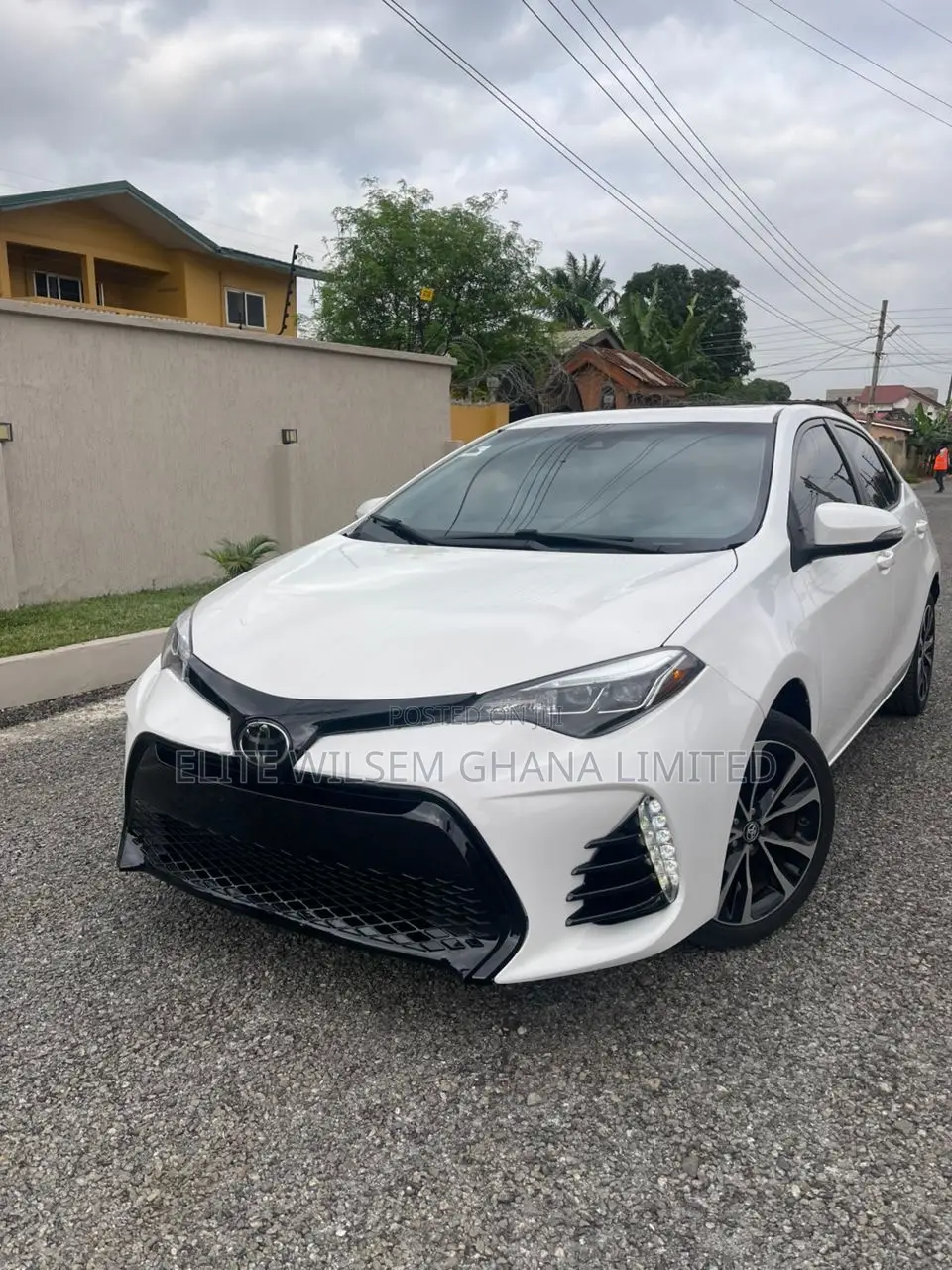 Toyota Corolla SE (1.8L 4cyl 2A) 2018 White