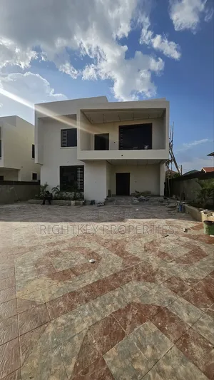 5bdrm Duplex in Diamond Hills, Kumasi Metropolitan for sale