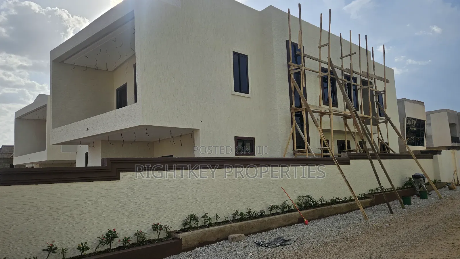 5bdrm Duplex in Diamond Hills, Kumasi Metropolitan for sale