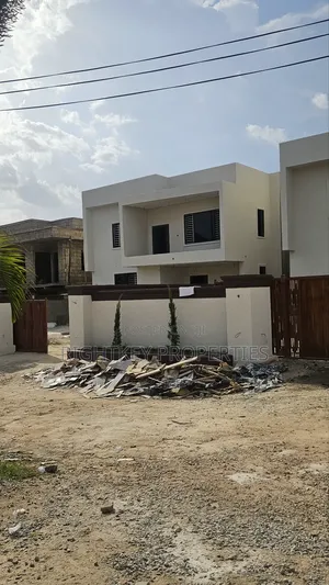 5bdrm Duplex in Diamond Hills, Kumasi Metropolitan for sale
