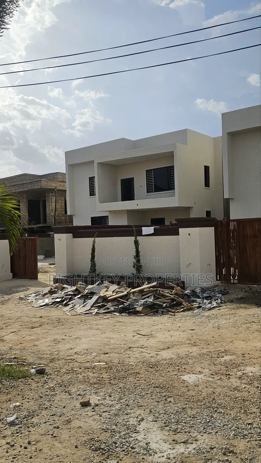 5bdrm Duplex in Diamond Hills, Kumasi Metropolitan for sale