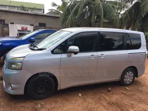 Toyota Voxy 2012 Silver