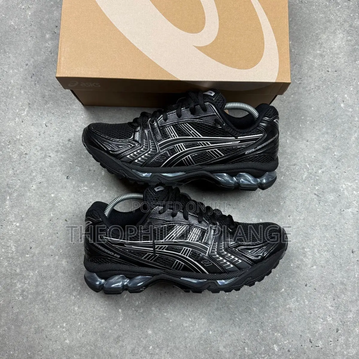 Original Asics Kayano Sneaker. Black