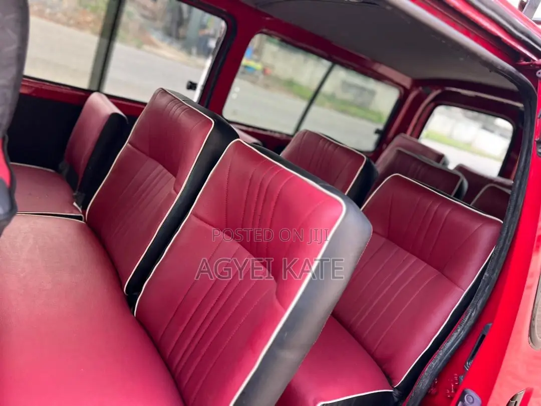 Toyota HiAce 2001 Red