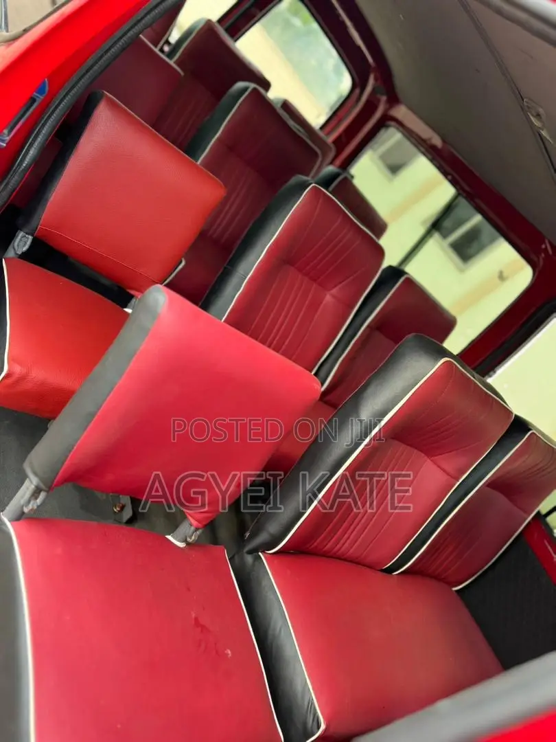 Toyota HiAce 2001 Red