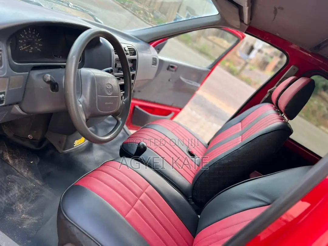 Toyota HiAce 2001 Red