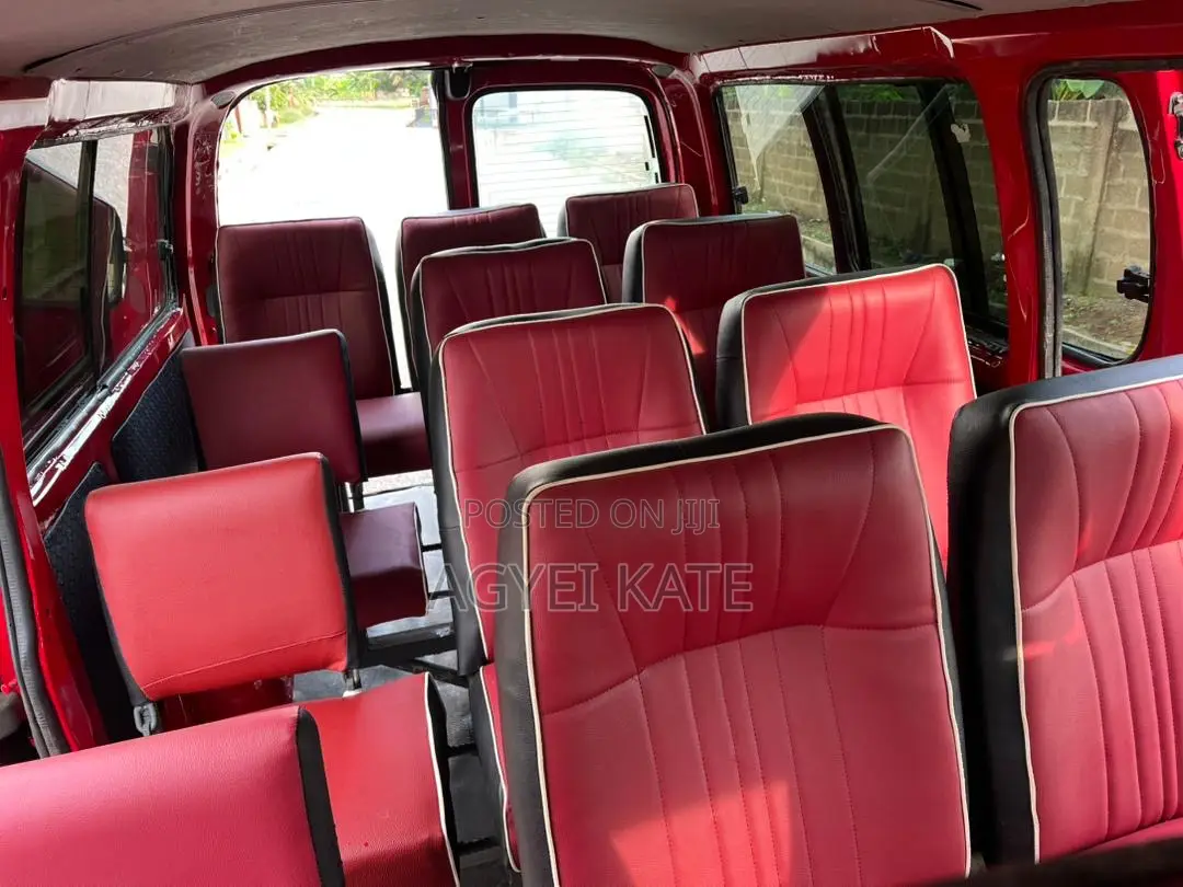 Toyota HiAce 2001 Red