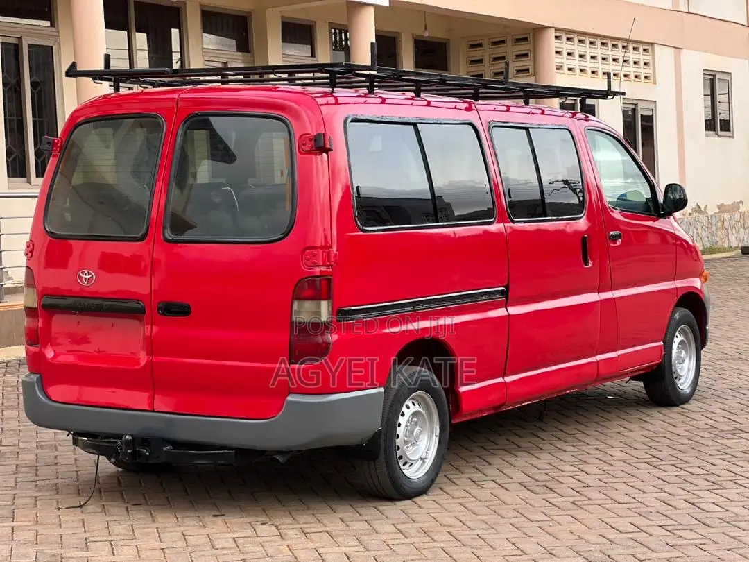Toyota HiAce 2001 Red