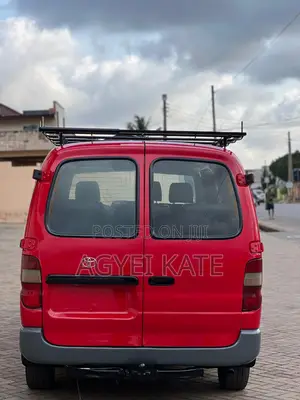 Toyota HiAce 2001 Red