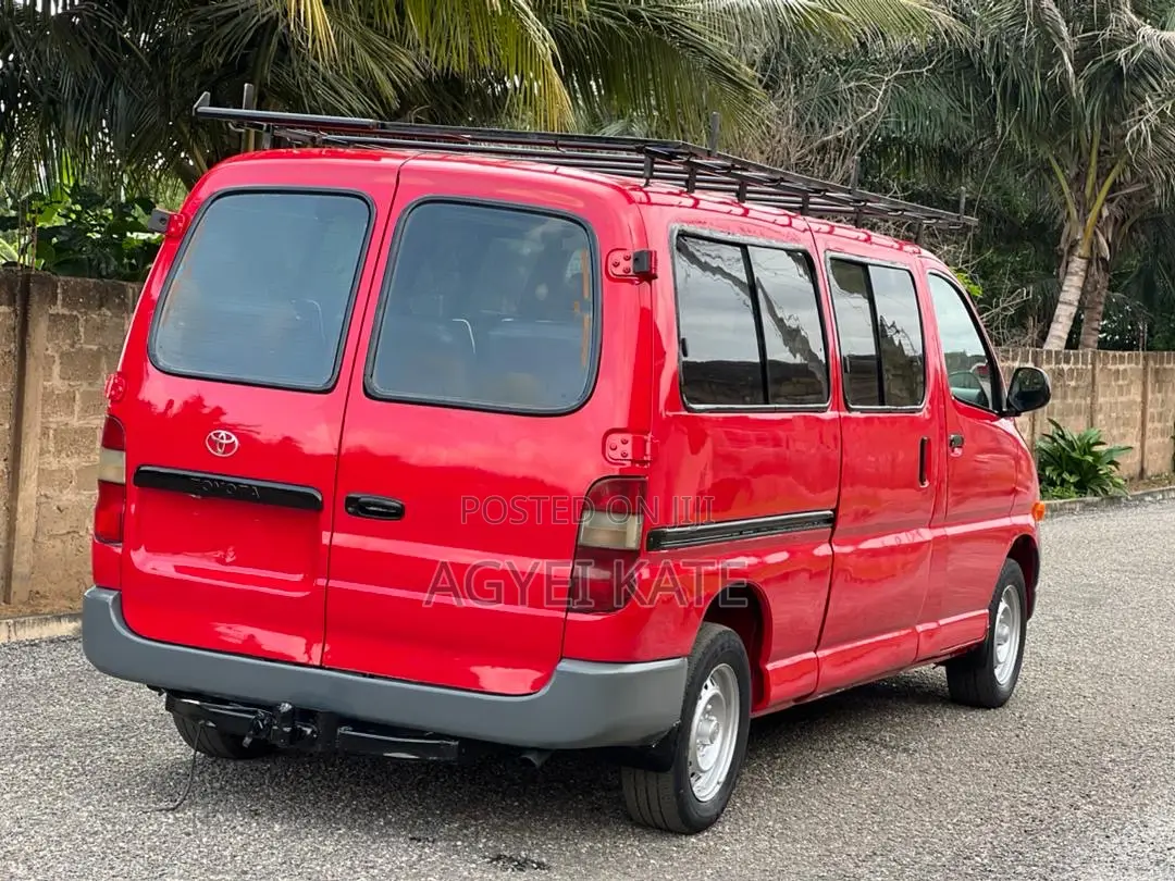 Toyota HiAce 2001 Red
