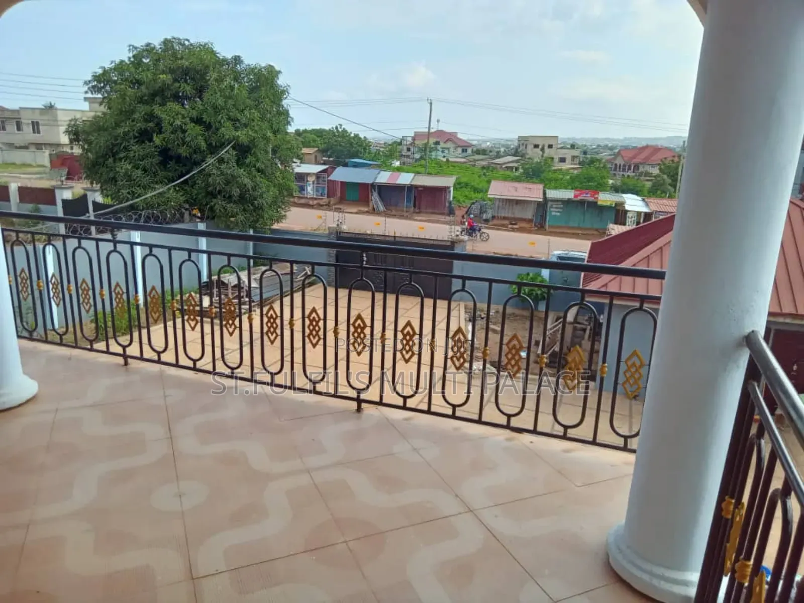 8bdrm House in Adenta Pantang Road for rent