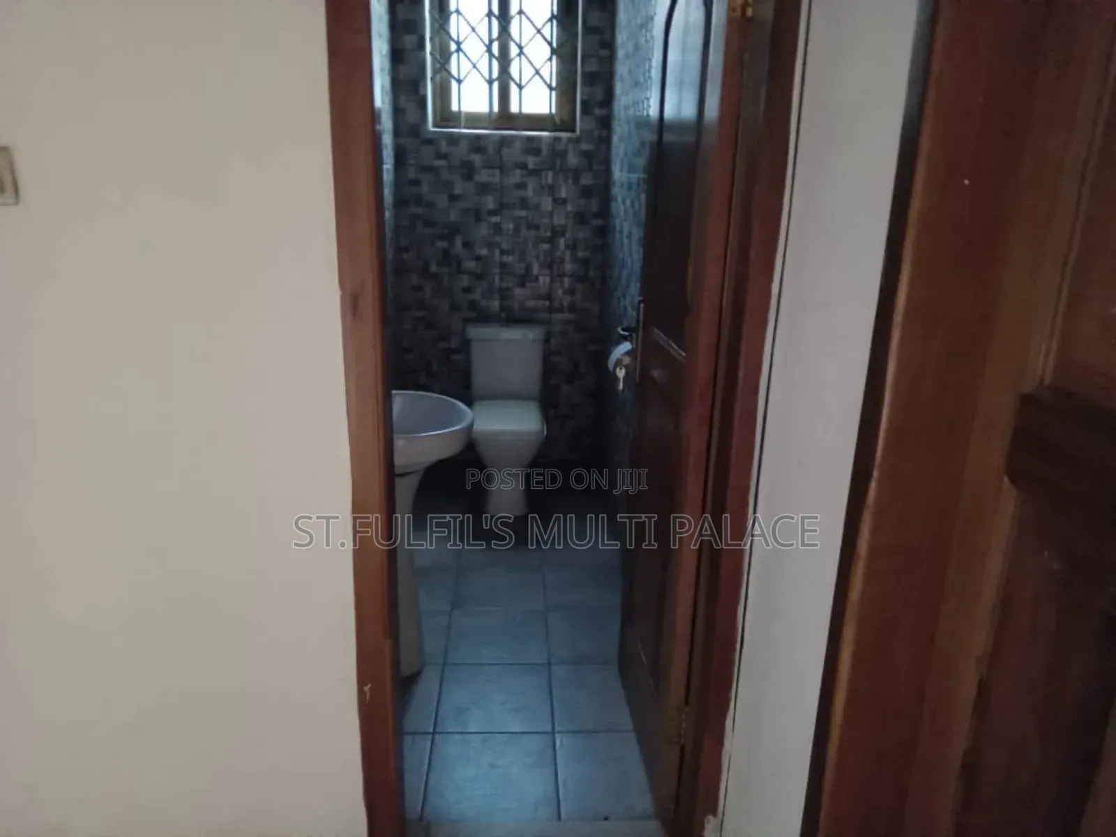 8bdrm House in Adenta Pantang Road for rent