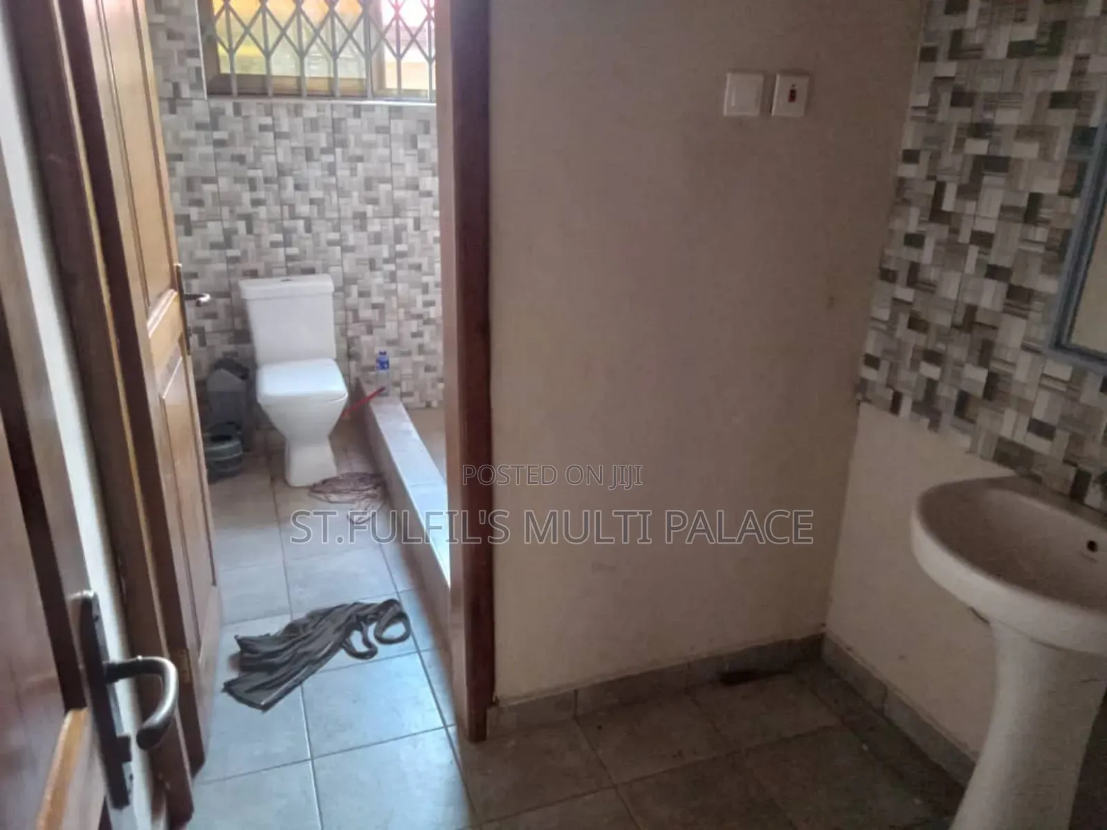 8bdrm House in Adenta Pantang Road for rent