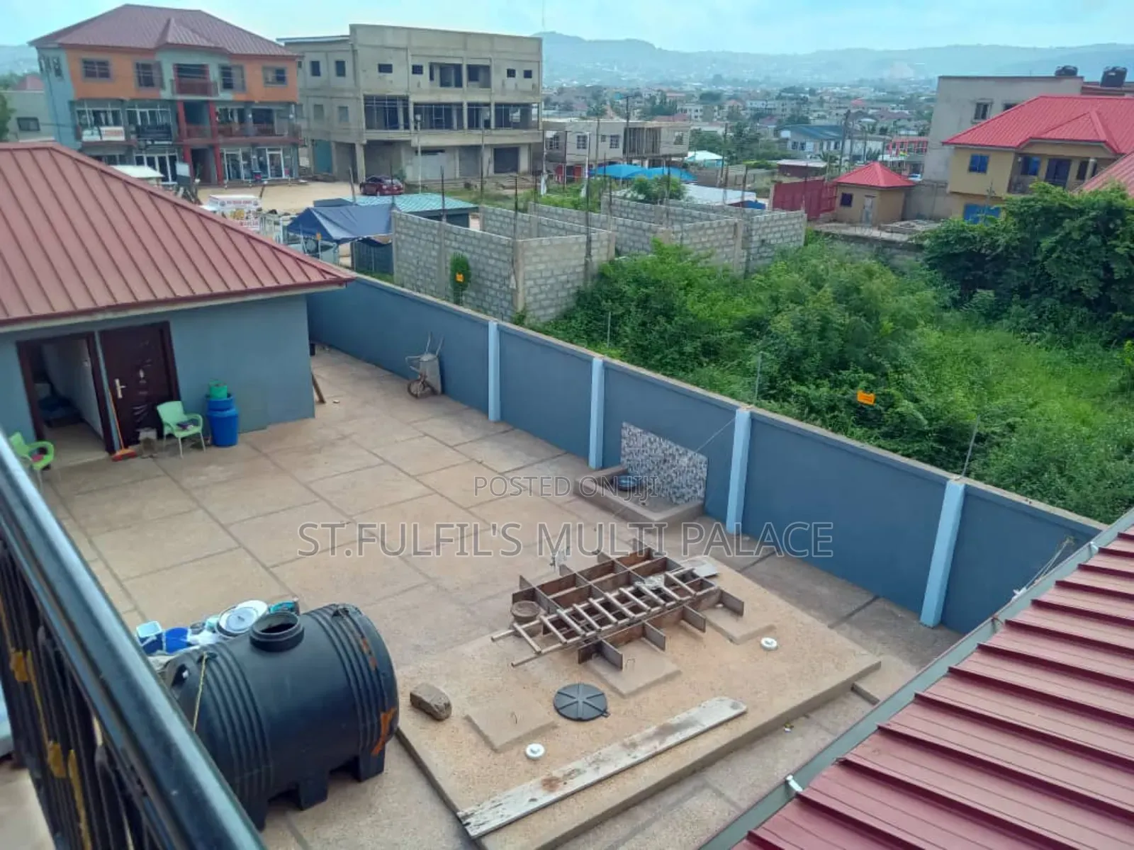 8bdrm House in Adenta Pantang Road for rent