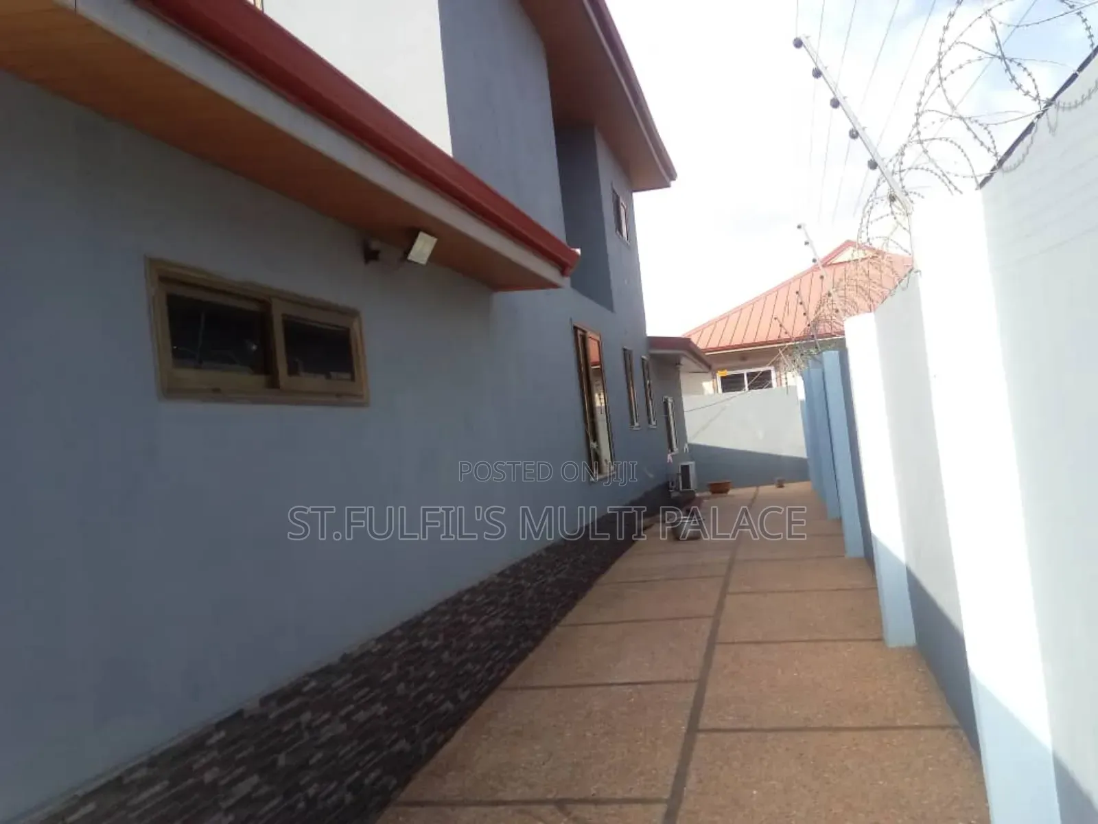 8bdrm House in Adenta Pantang Road for rent