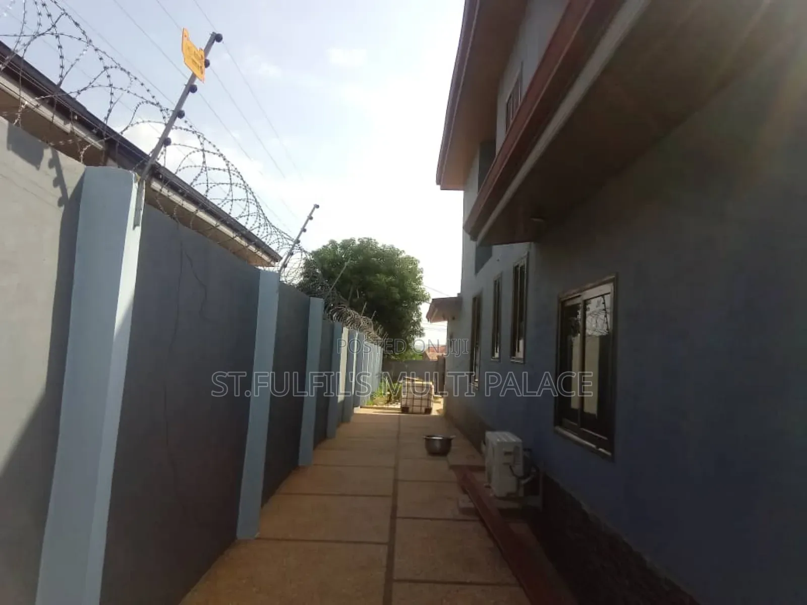 8bdrm House in Adenta Pantang Road for rent