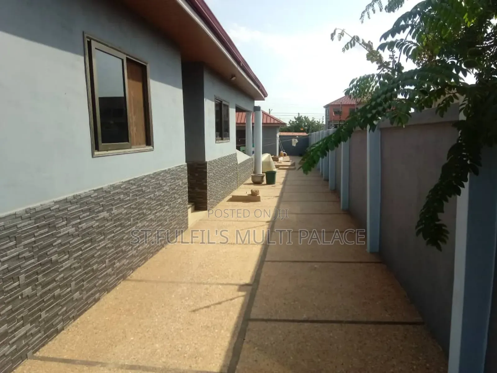 8bdrm House in Adenta Pantang Road for rent