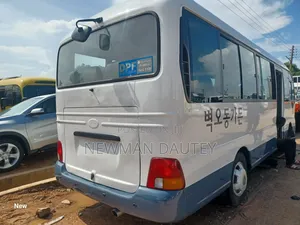 Hyundai County 2012 White