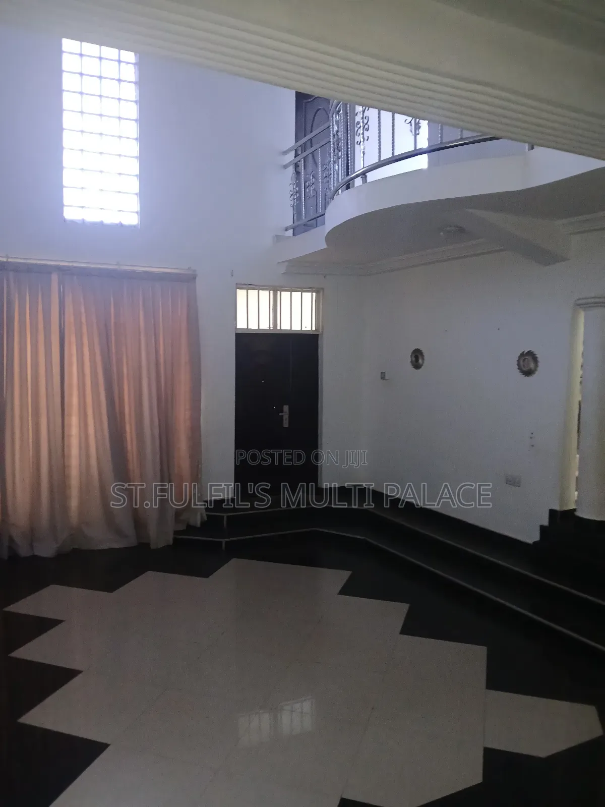 5bdrm House in Adenta Adjacent To for rent