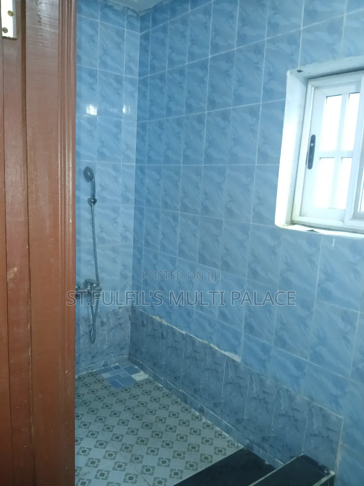 5bdrm House in Adenta Adjacent To for rent
