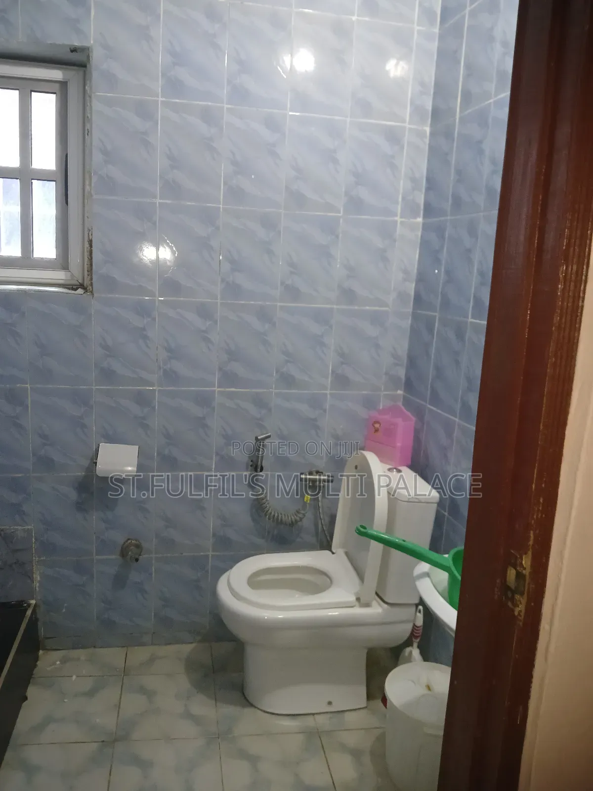 5bdrm House in Adenta Adjacent To for rent