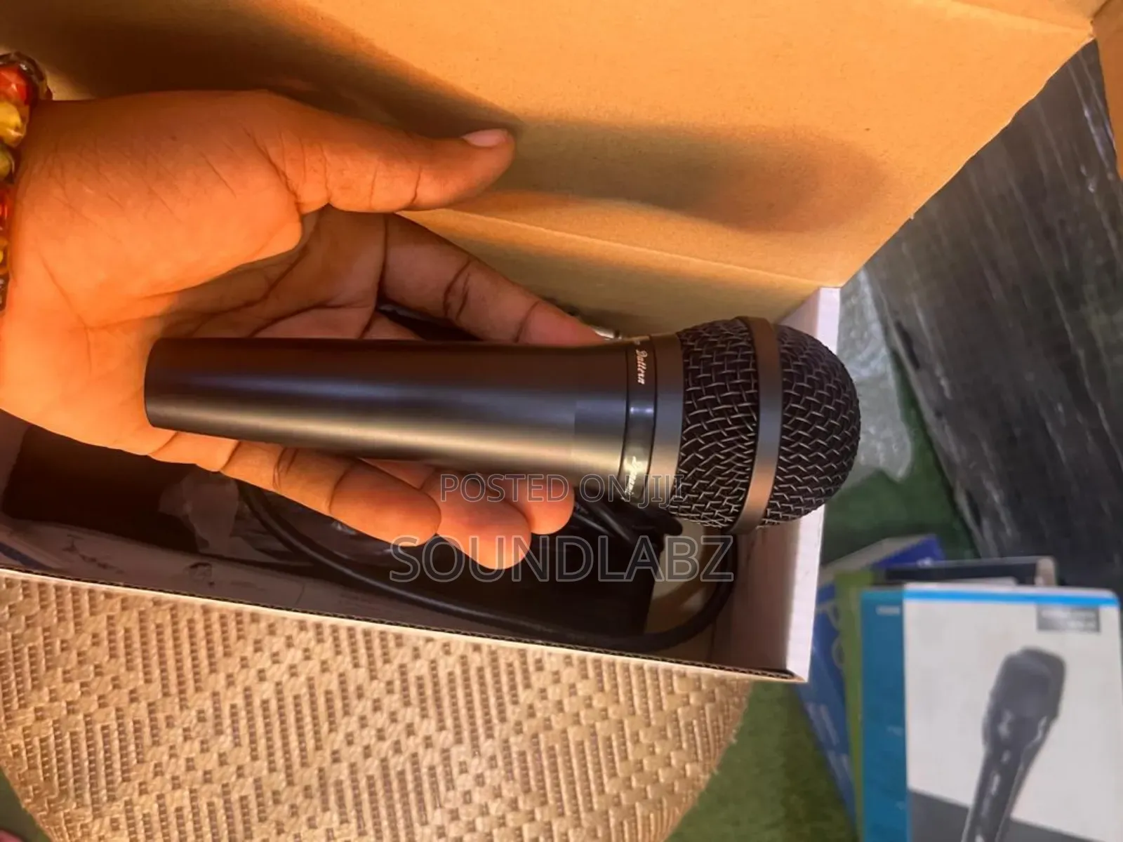 Shure Pga58 Cardioid Dynamic Vocal Microphone.