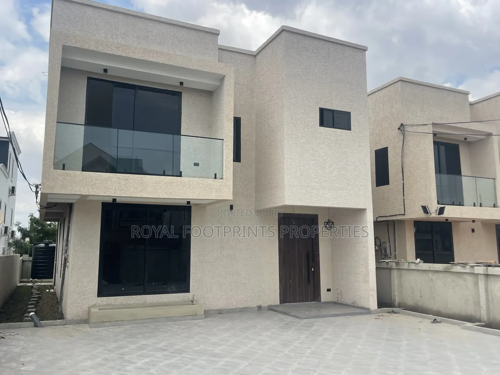 4bdrm House in Luxelooks Properties, Ashaley Botwe for sale